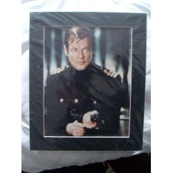 Roger Moore autograph 3 (James Bond)