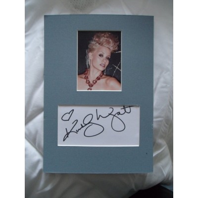 Kimberly Wyatt autograph (The Pussycat Dolls)