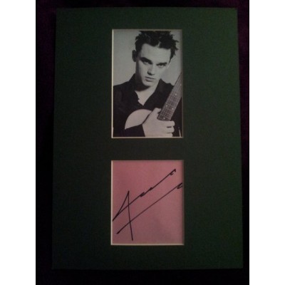 Gareth Gates autograph