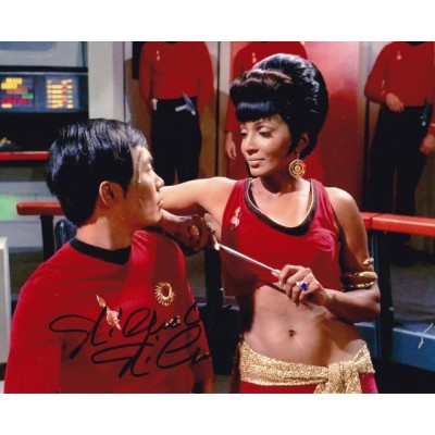 Nichelle Nichols autograph (Star Trek)