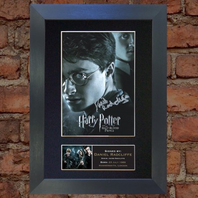 Daniel Radcliffe Pre-Printed autograph (Harry Potter)