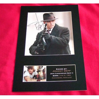 Johnny Depp Pre-Printed autograph (Public Enemies)