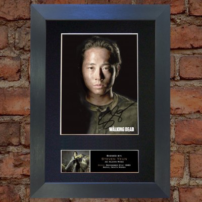Steven Yeun Pre-Printed autograph (The Walking Dead)