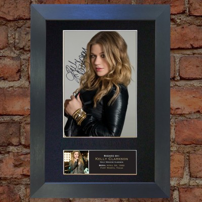 Kelly Clarkson Pre-Printed Autograph