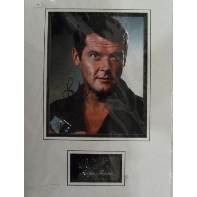 Roger Moore autograph 1 (James Bond)