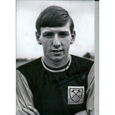 Martin Peters autograph (West Ham; England)