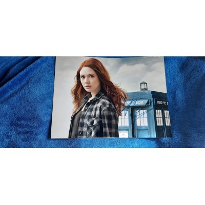 Karen Gillan autograph 