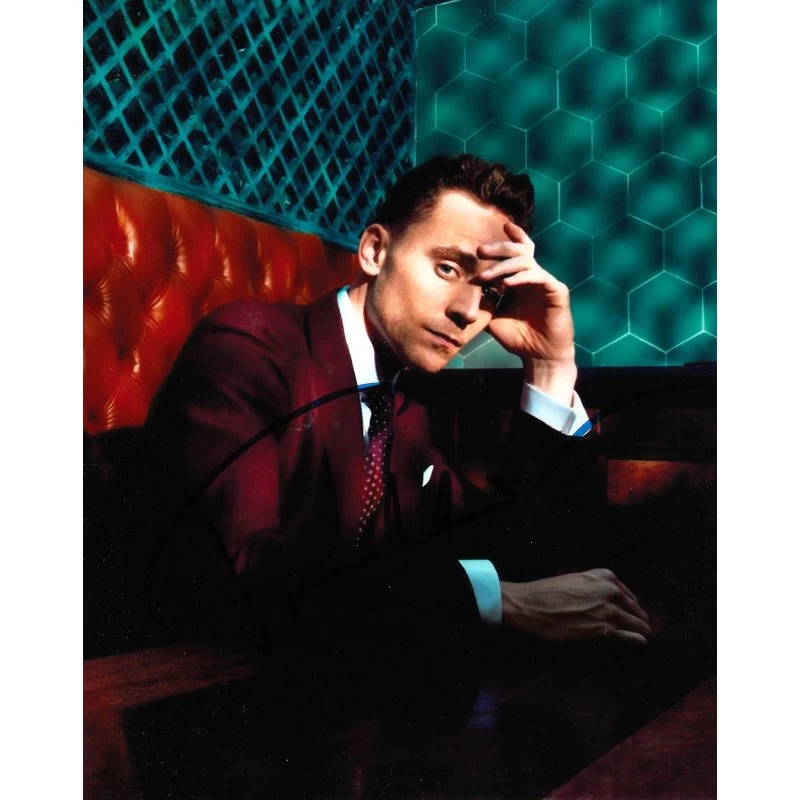 Tom Hiddleston autograph