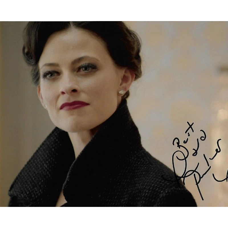 Lara Pulver autograph