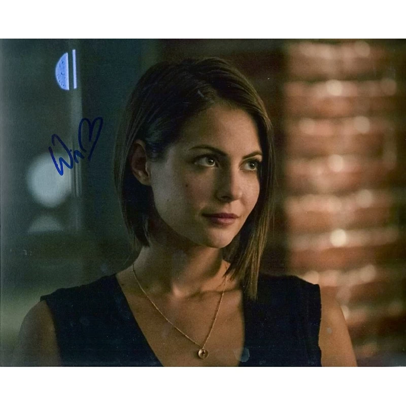 Willa Holland autograph