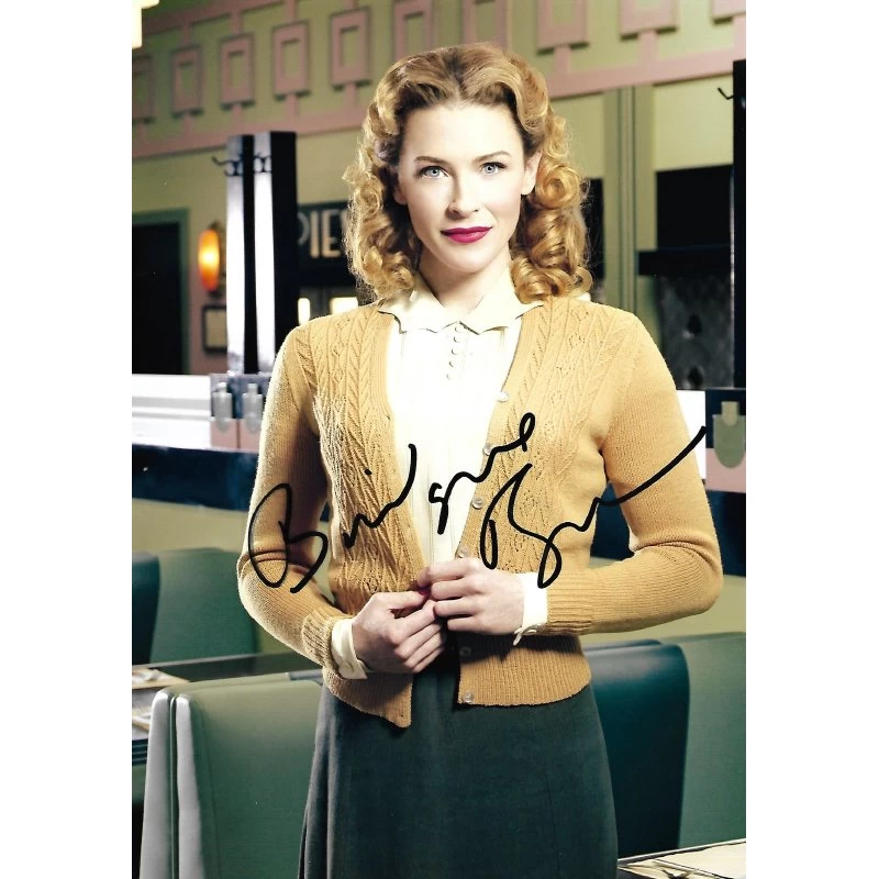 Bridget Regan autograph