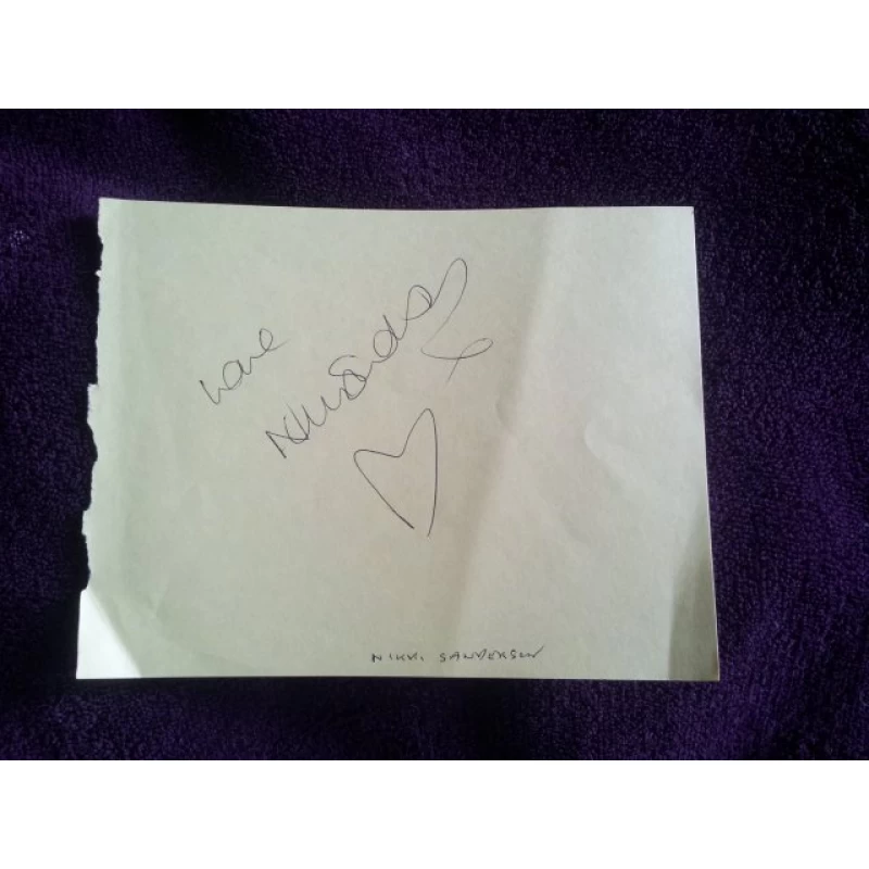 Nikki Sanderson autograph