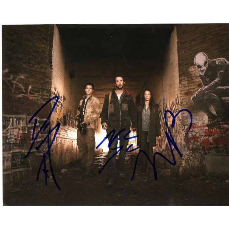 Noah Wyle, Drew Roy and Moon Bloodgood multi signed autograph