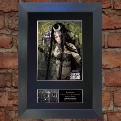 Cara Delevingne Pre-Printed autograph (Suicide Squad)