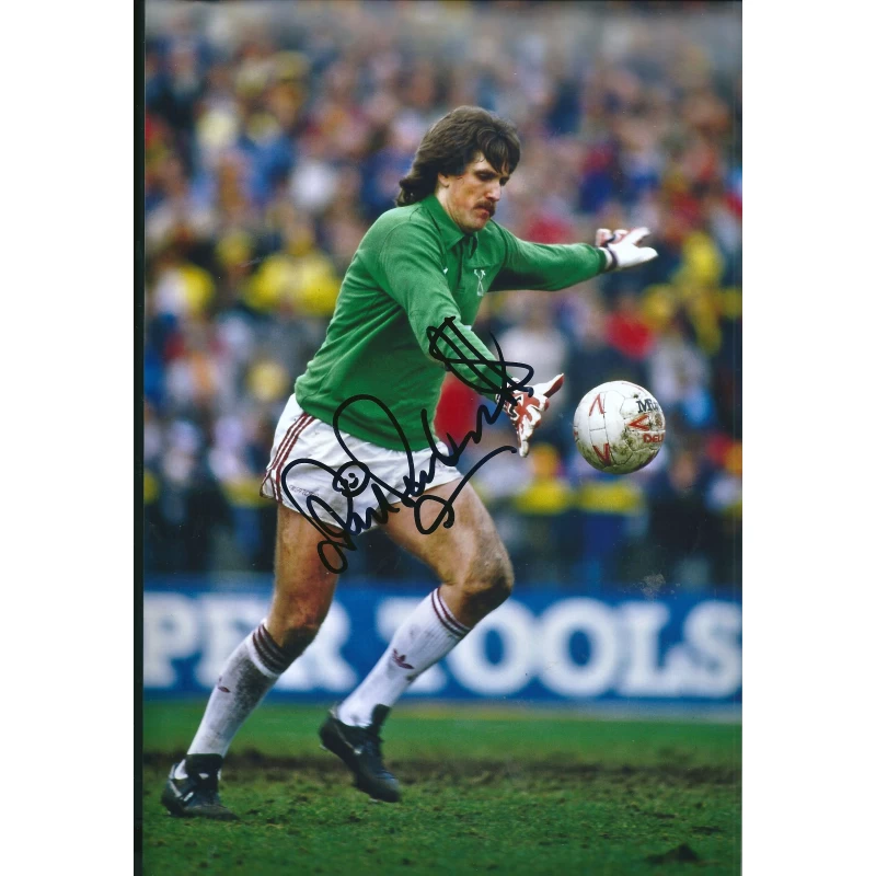 Phil Parkes autograph