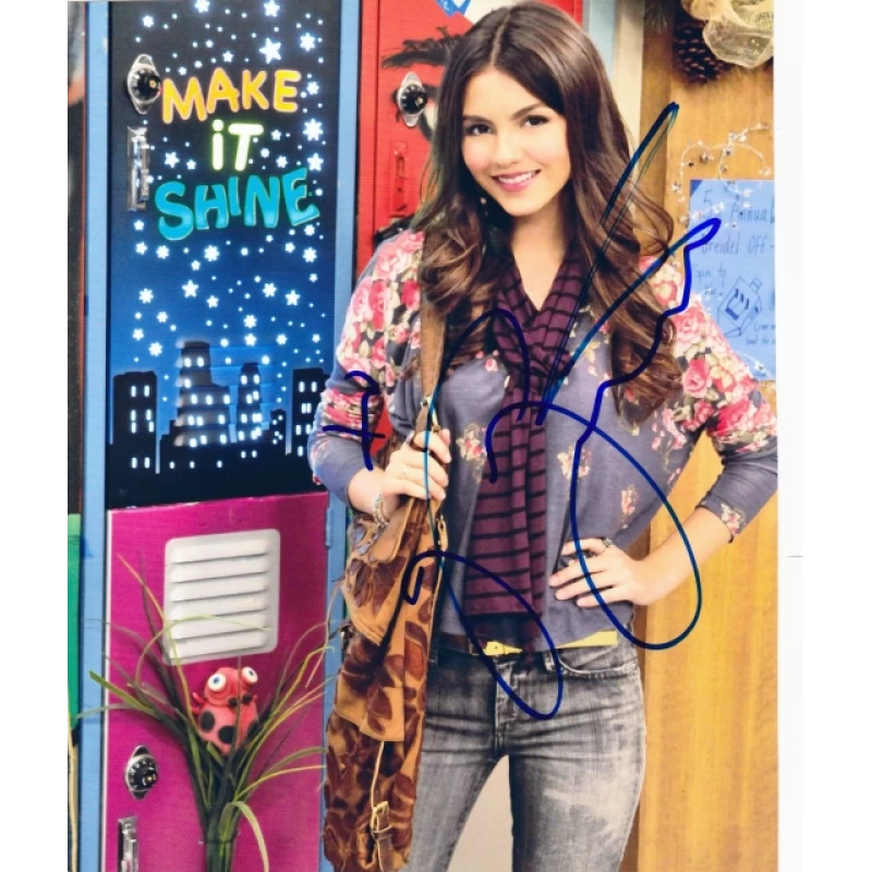 Victoria Justice autograph