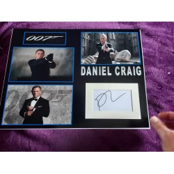 Daniel Craig autograph