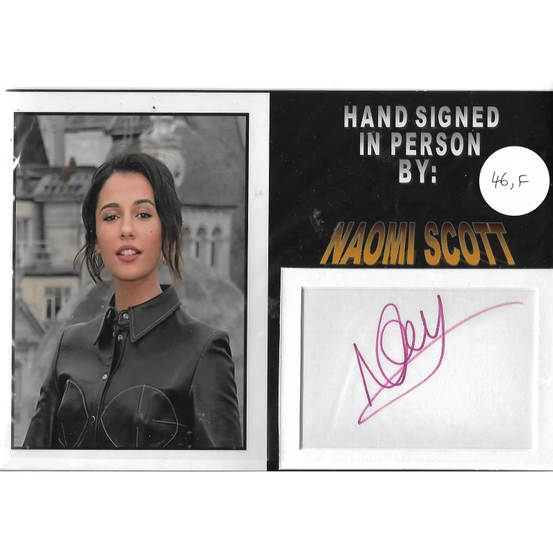 Naomi Scott autograph