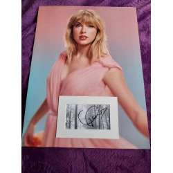 Taylor Swift autograph